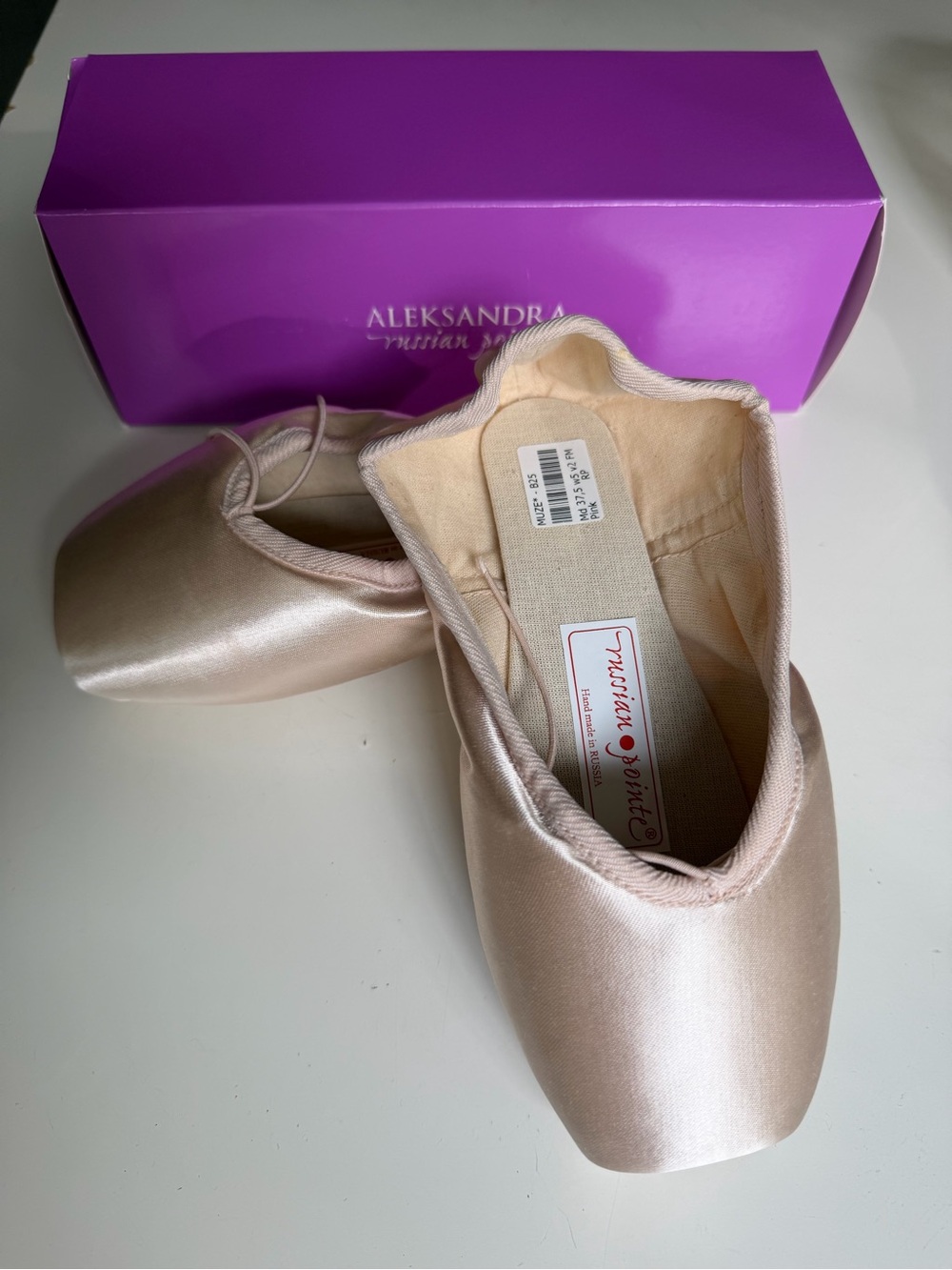 NWT Russian Pointe Muze - B25